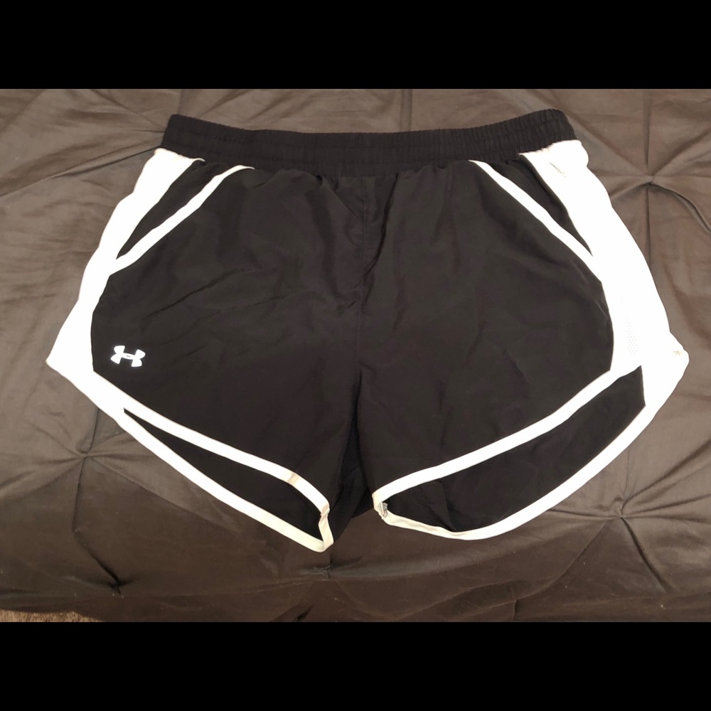 Under Armour running shorts w/ pockets!!